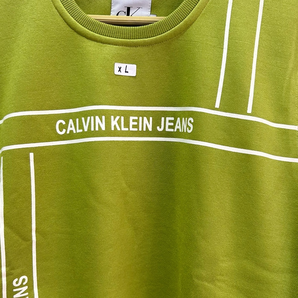 Calvin Klein sweatshirt - Picture 2 of 10